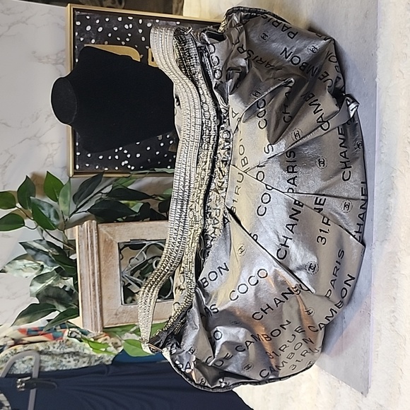 TRADE Chanel Hobo style handbag - Picture 2 of 16